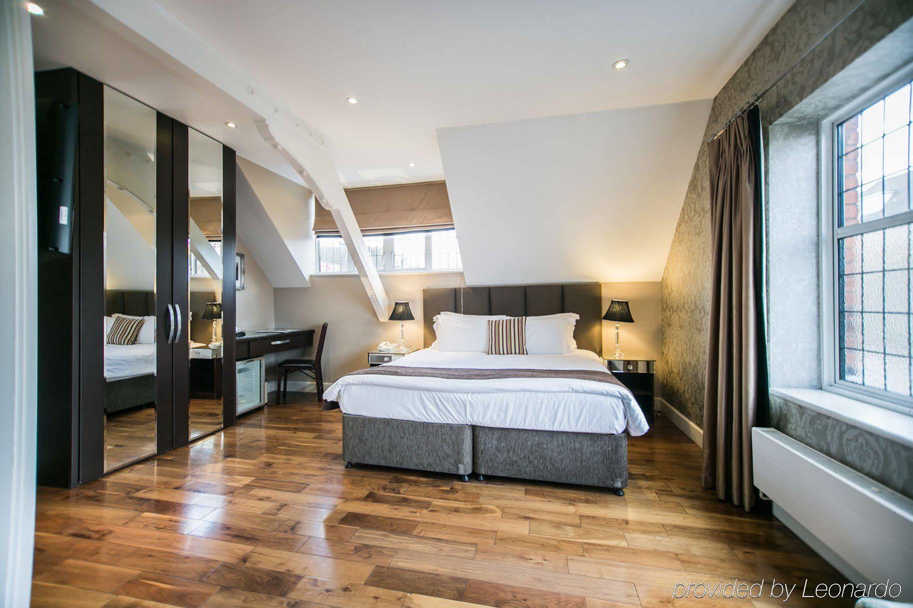 The Pillar Hotel London Bagian luar foto